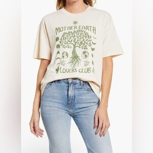 DESERT DREAMER Mother Earth Graphic Tee